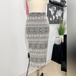 Vintage stretch knit black & white midi pencil skirt